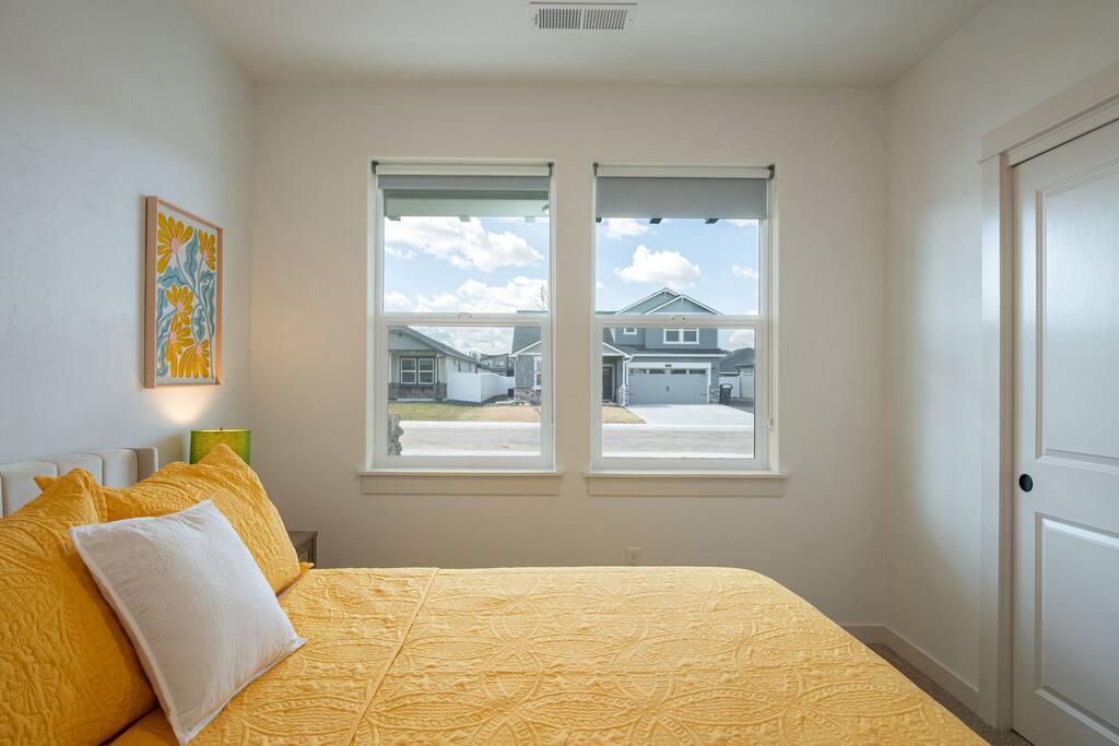 Newly Built/3Bed 2 Bath/Large Master Suite