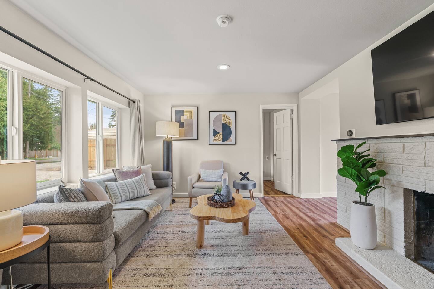 Cozy North Seattle Rambler with Spacious Yard