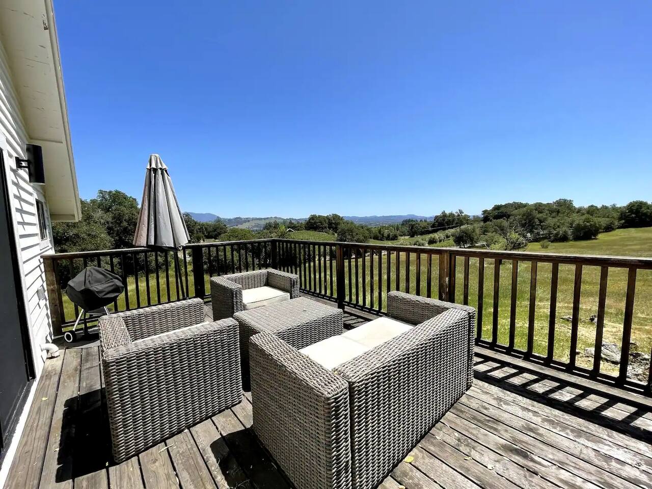 Morning coffee. Evening wine. Endless views.