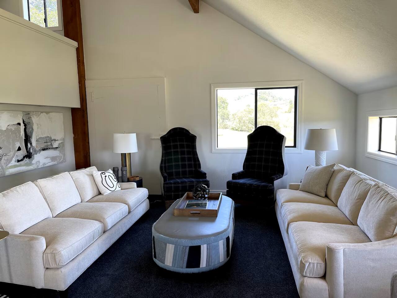 A guest house that feels anything but secondary.