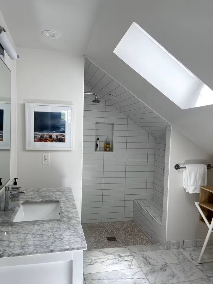 Bright, fresh, and thoughtfully appointed.