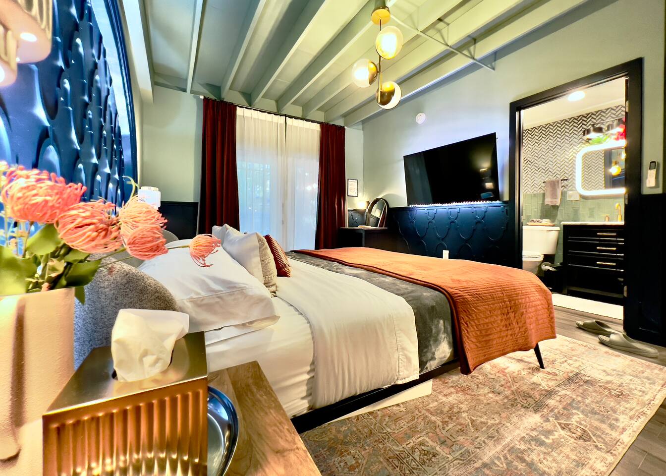 Wilton Manors King Suite Walk to the Drive - South