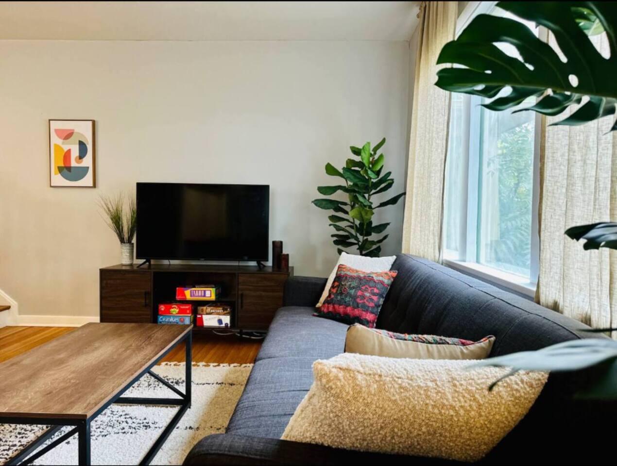 Downtown Duplex 6 Bed/16 guests