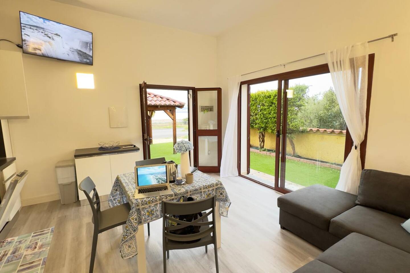 Blu Caletta: appartamento fronte mare con giardino