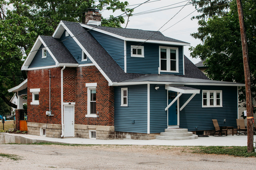 Spacious 4BR Duplex - WiFi & A/C
