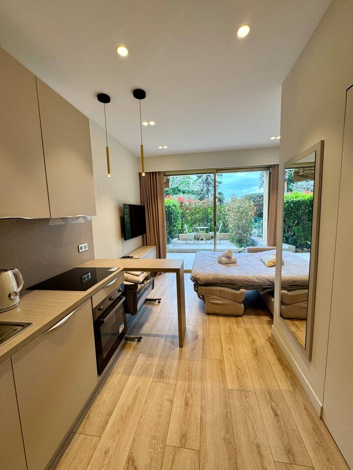 Studio Chic & Terrasse proche de Cannes