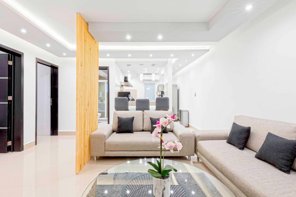 Modern 2BR Apt | 1Gb WiFi | Close to Hotel Zone