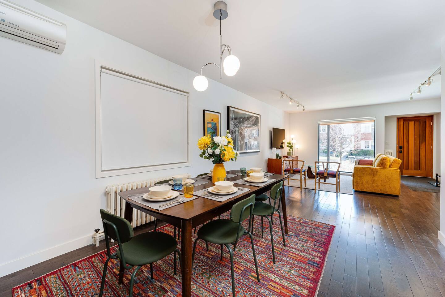 Modern 2BR House, Cozy, Family-Friendly & Central