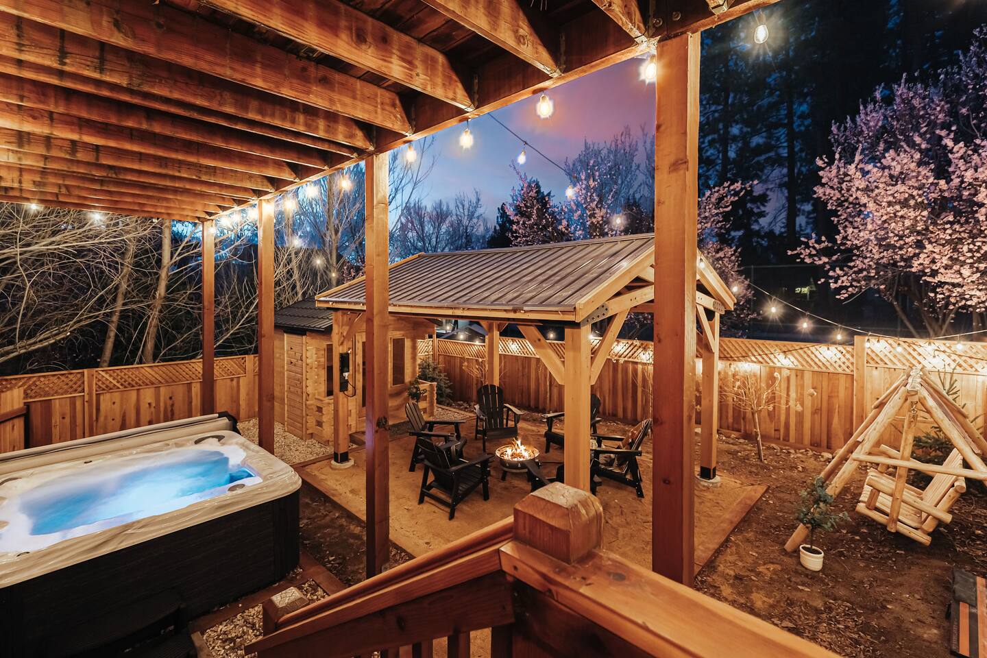 8 Adult Max -Walk Bear Mtn, Hot Tub, Sauna, Yard