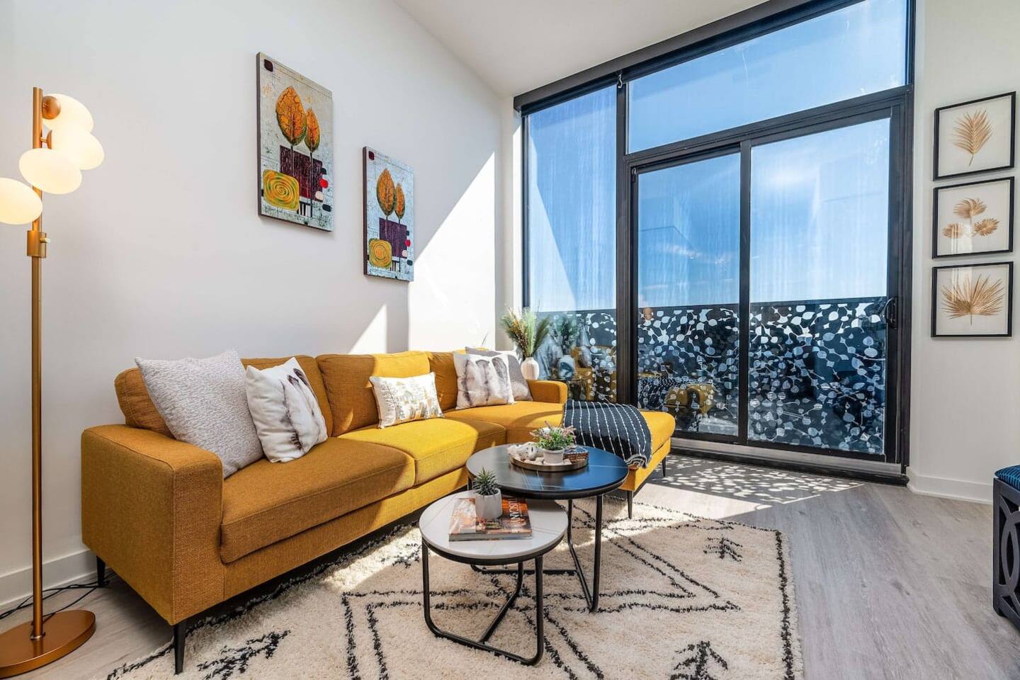 Downtown 2BR Condo w/ CN Tower Views