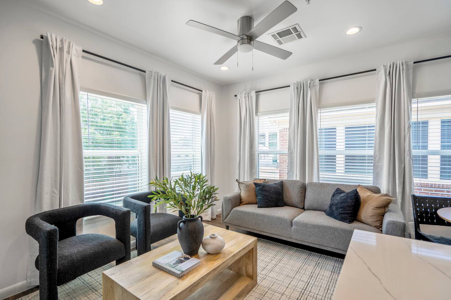 Trendy Studio With Private Parking Near Tx Med Ctr - Apartment