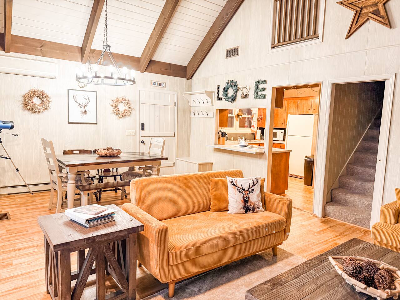 "18 Seasons"- Rustic Stay w/ Fast WiFi & Game Room