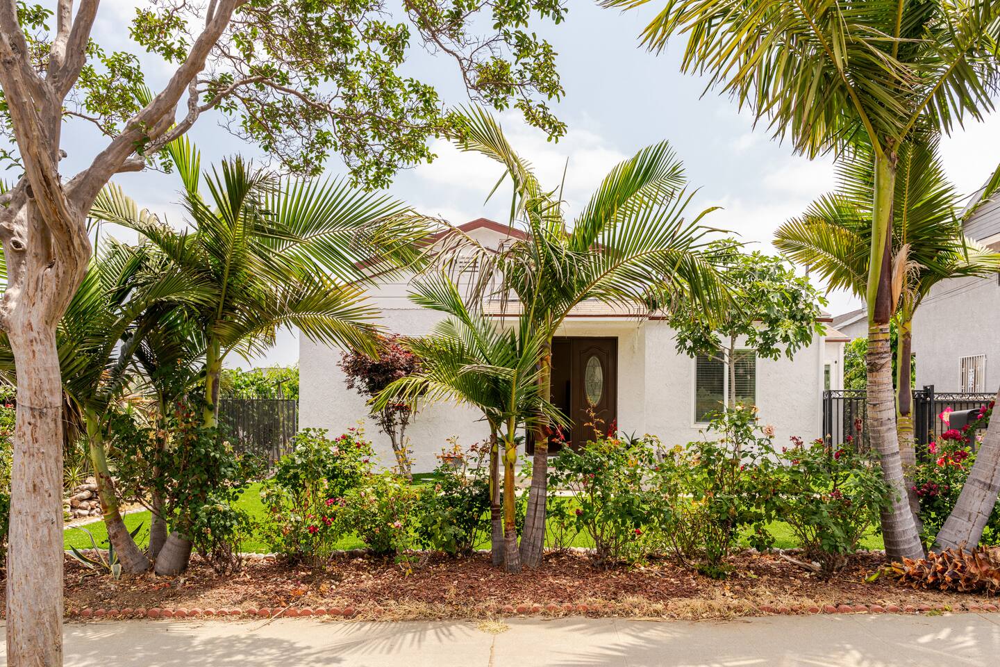 20 ppl Gated Yard| BTW Disney Hollywood Universal