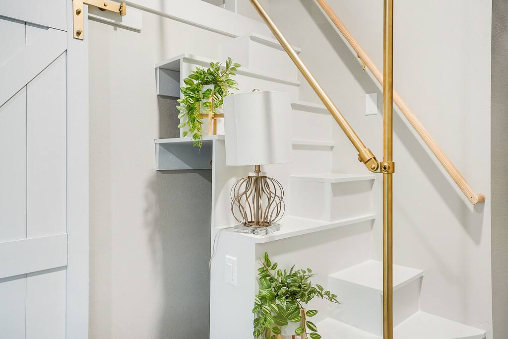 *Castle* Cozy extended stay ~ pet friendly