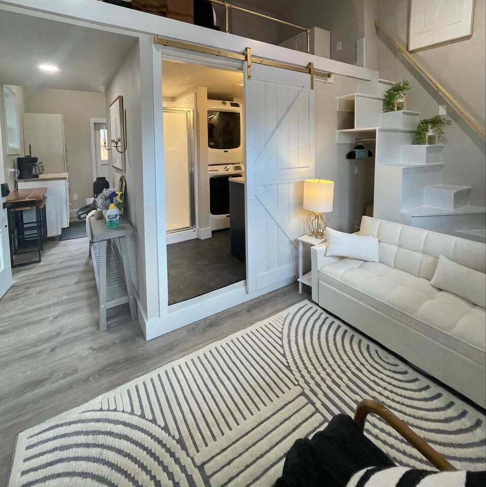 *Castle* Cozy extended stay ~ pet friendly