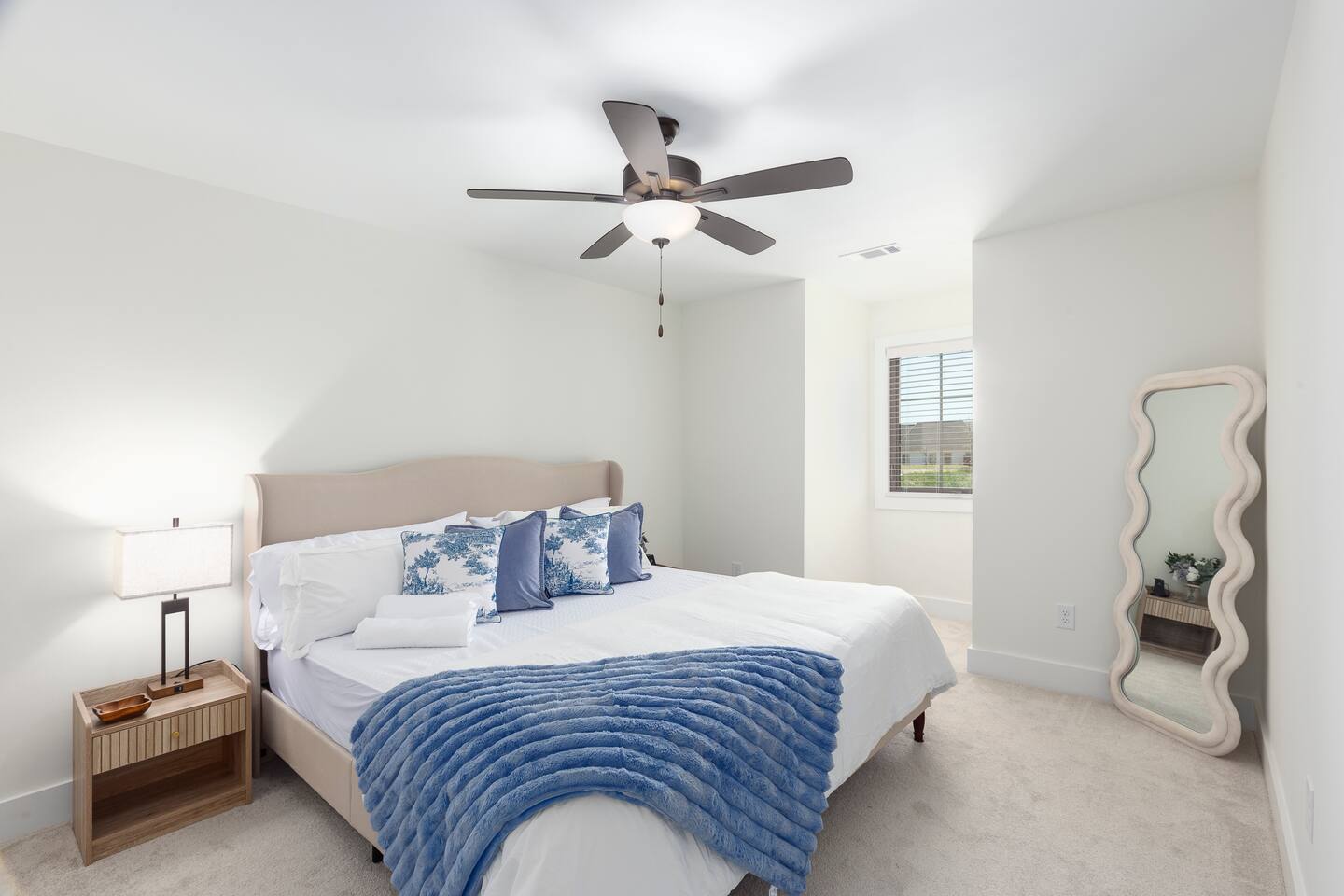 Modern Comfort Near AU l Perfect for Families & Fans — photo 2