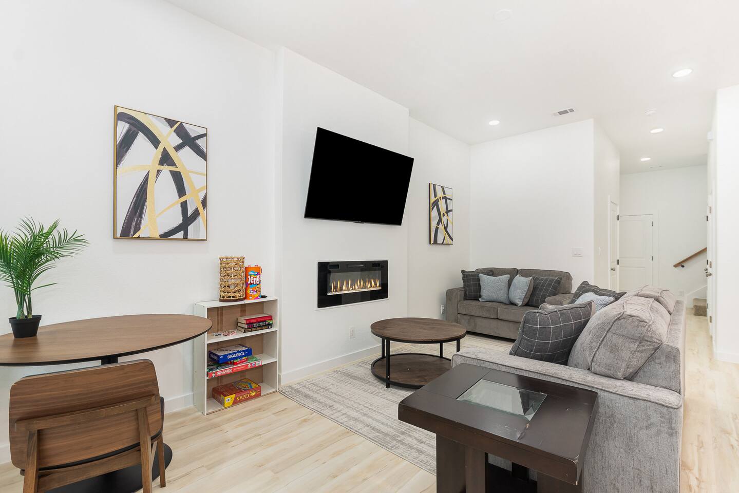 Cozy Stay by EpicCentral & AT&T | Sleeps 12 & Yard