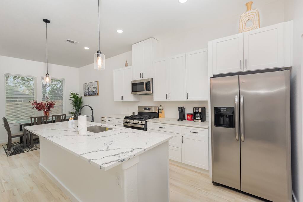 Comfy Stay by EpicCentral AT&T | Sleeps 12 & Yard
