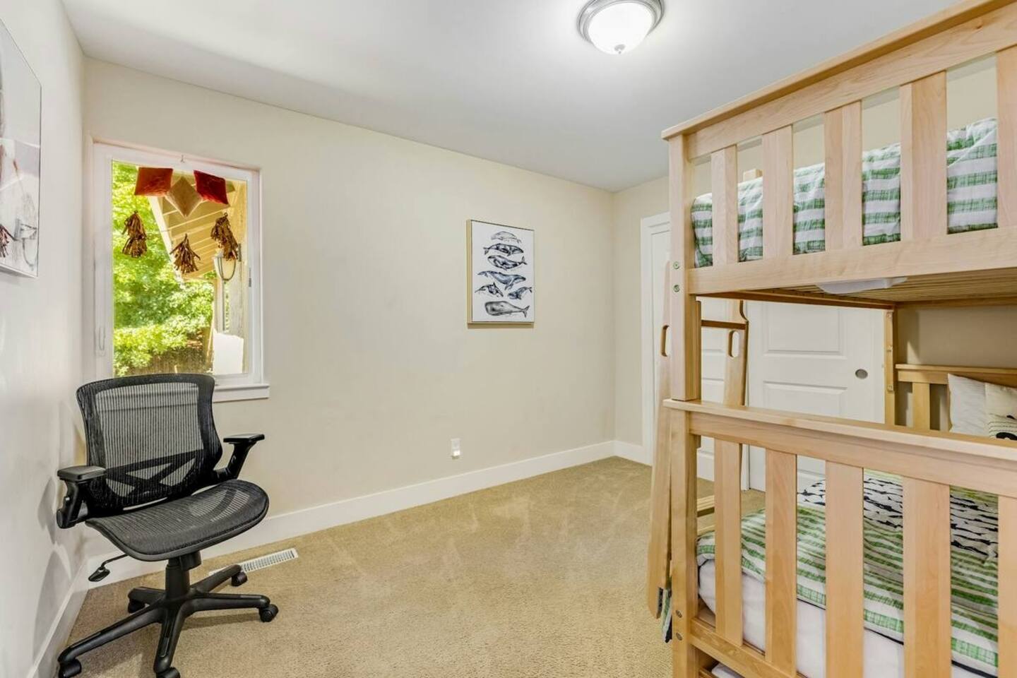 Bunk beds + trundle = the ultimate kids’ corner.

