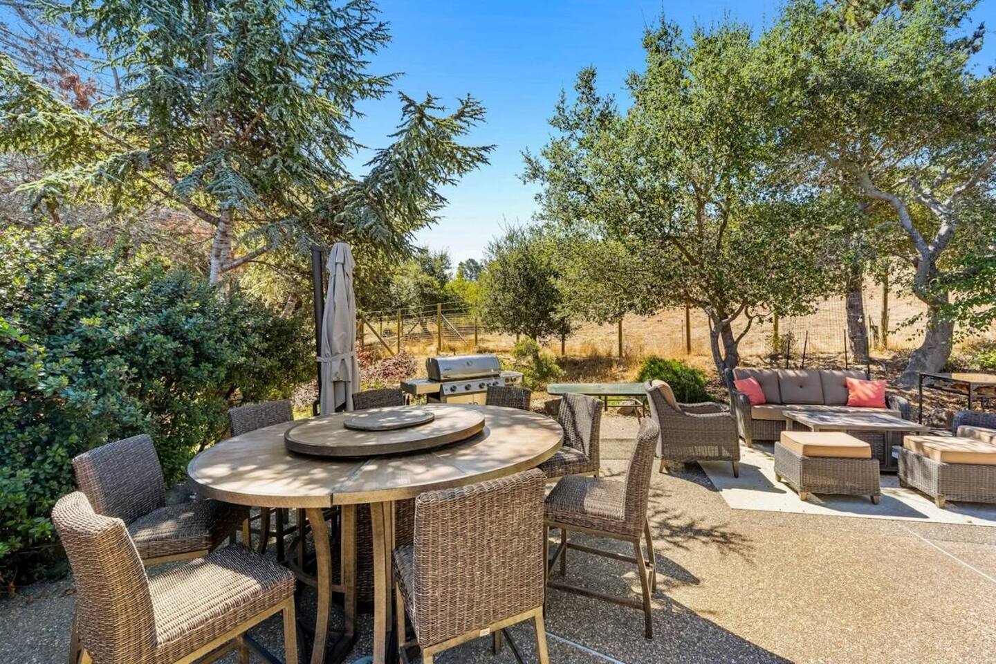 Settle into the outdoor seating area for a relaxed evening, or fire up the BBQ grill for a delicious meal.