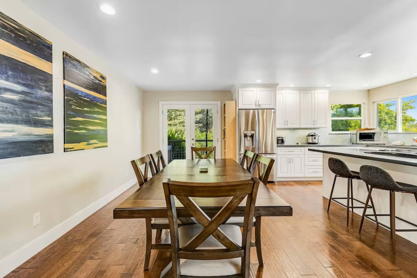 Perfect spot for a conversation with family and friends!