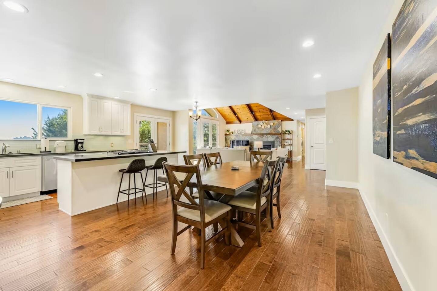 Dinner for six, plus seats at the island—gather, graze, and connect.