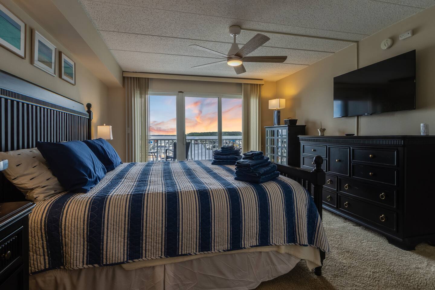 Golden Hour Getaway - marina and bay views