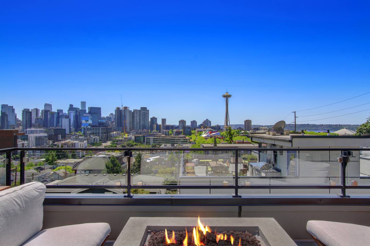 Panoramic City Views | Steps to Space Needle & SLU