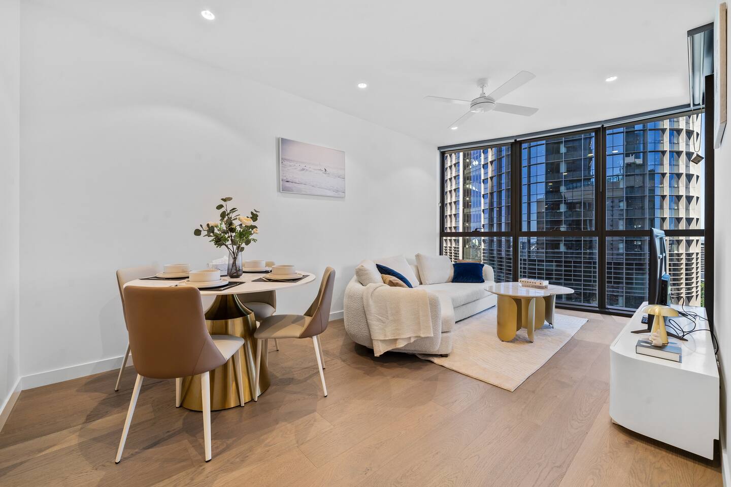 Queen's Residence - Brand New Apt on the Star BNE