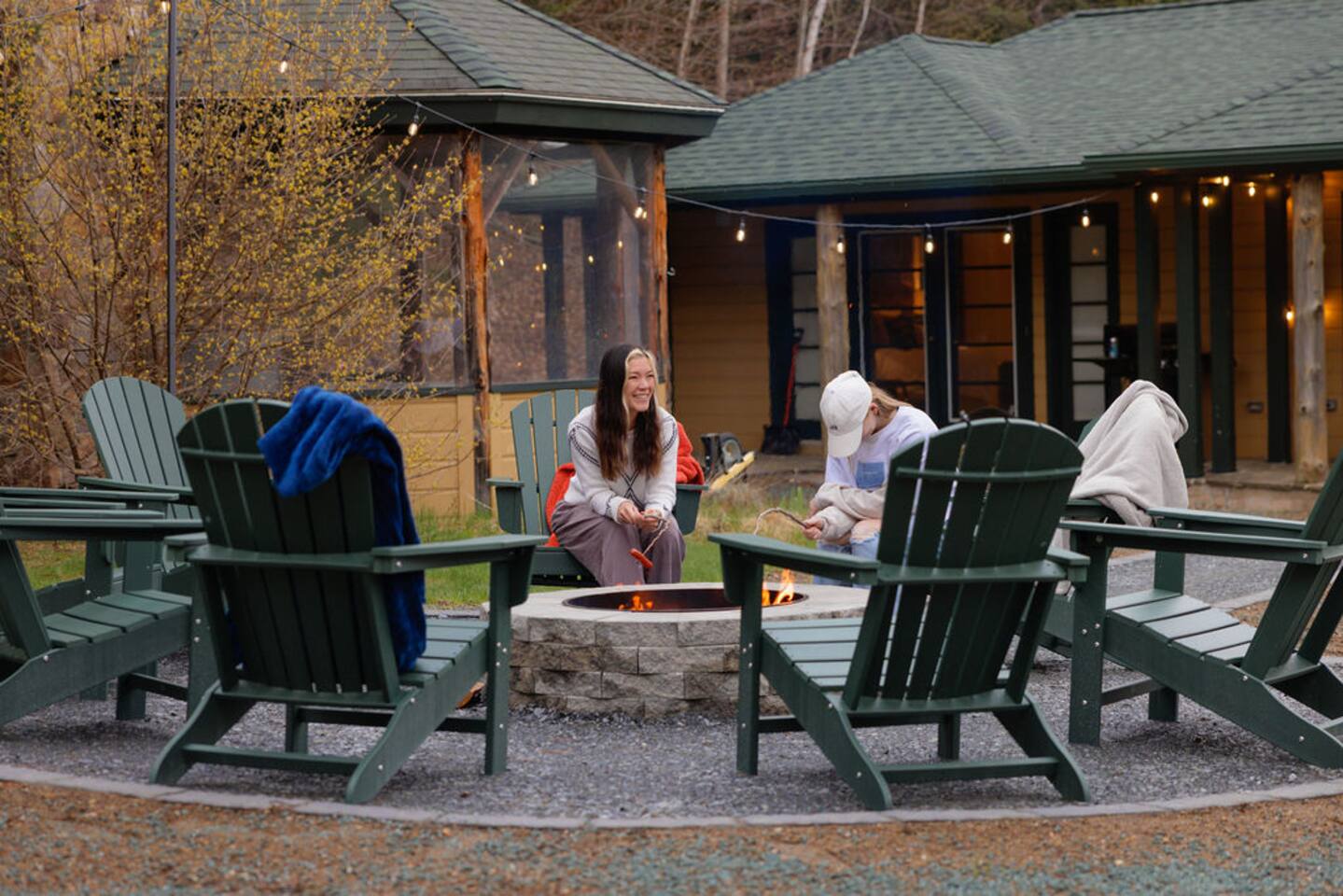 Sleeps 16-Hottub-Sauna-Pet Friendly-7 Min to Ski