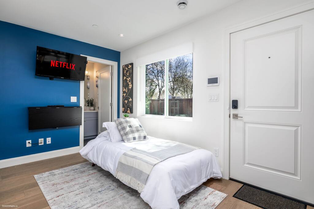 Cozy Studio Near BC Place & Roger Arena| Fast WiFi