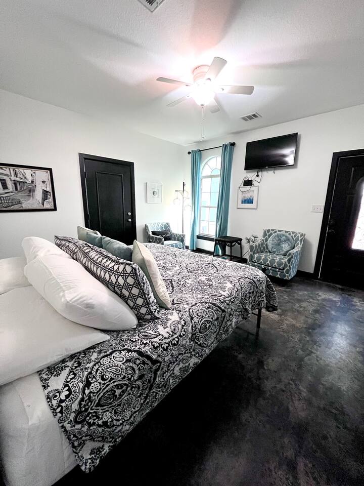 Fortunata Winery Villa #4, Stylish Retreat for Two