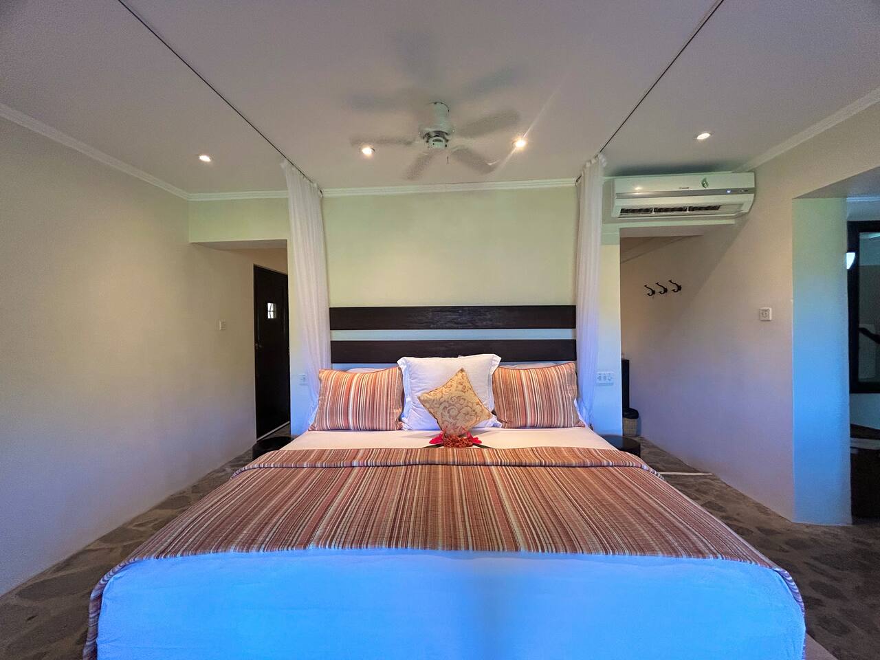 Secluded Escape|5 min to Beach| Pool|Boat Charters