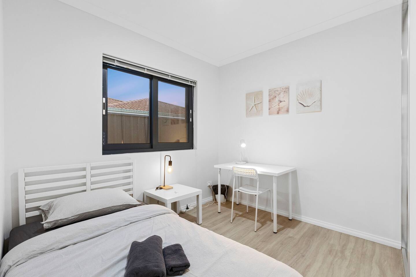 Professional Single Room 9 | Walk to Curtin Uni