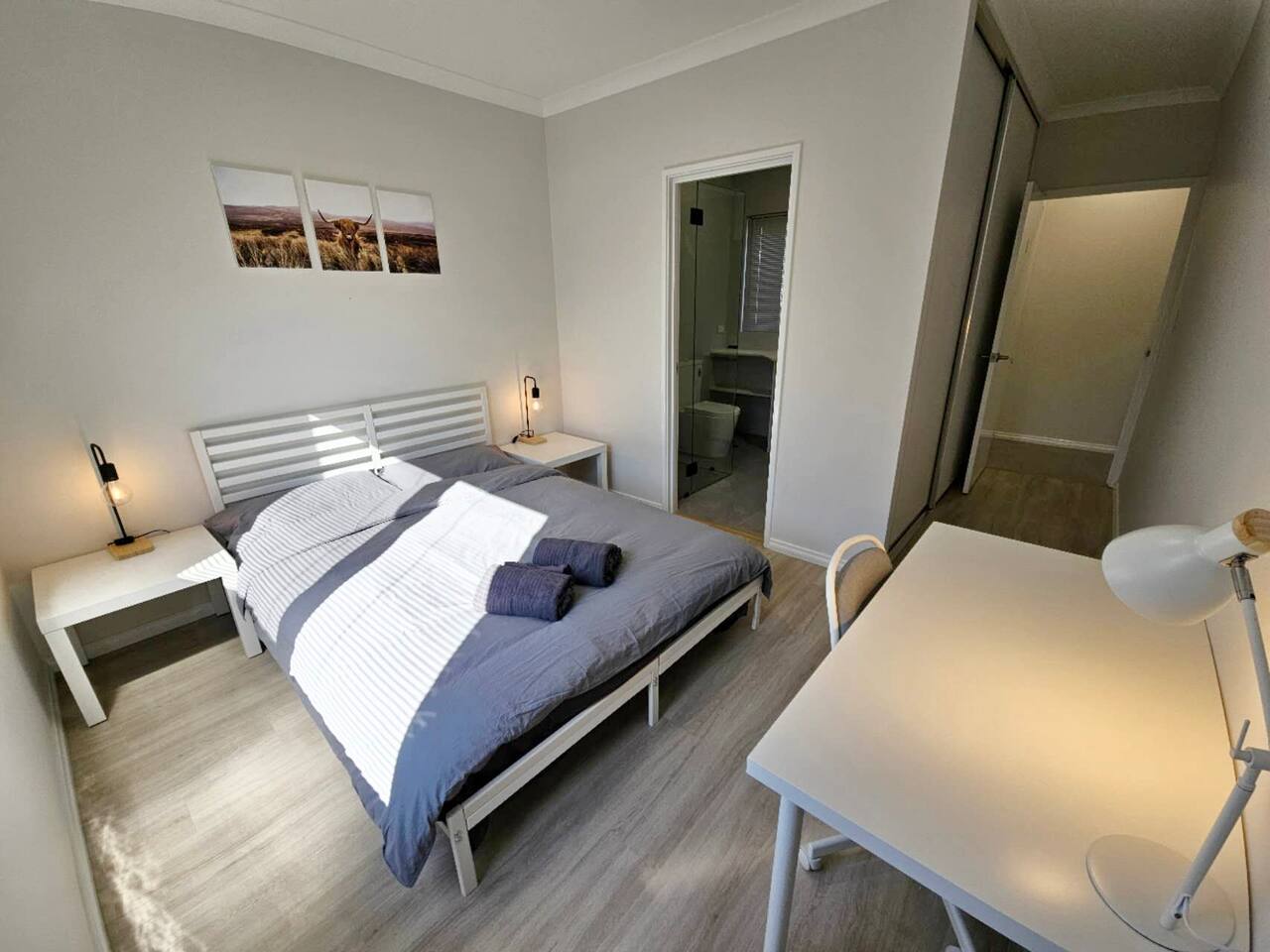 Executive Queen Room 4 | Walk to Curtin University