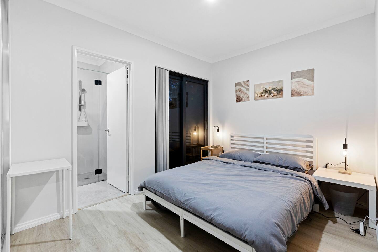 Corporate House for Professionals-Private Room-Shared Common Areas-Walk to Curtin University