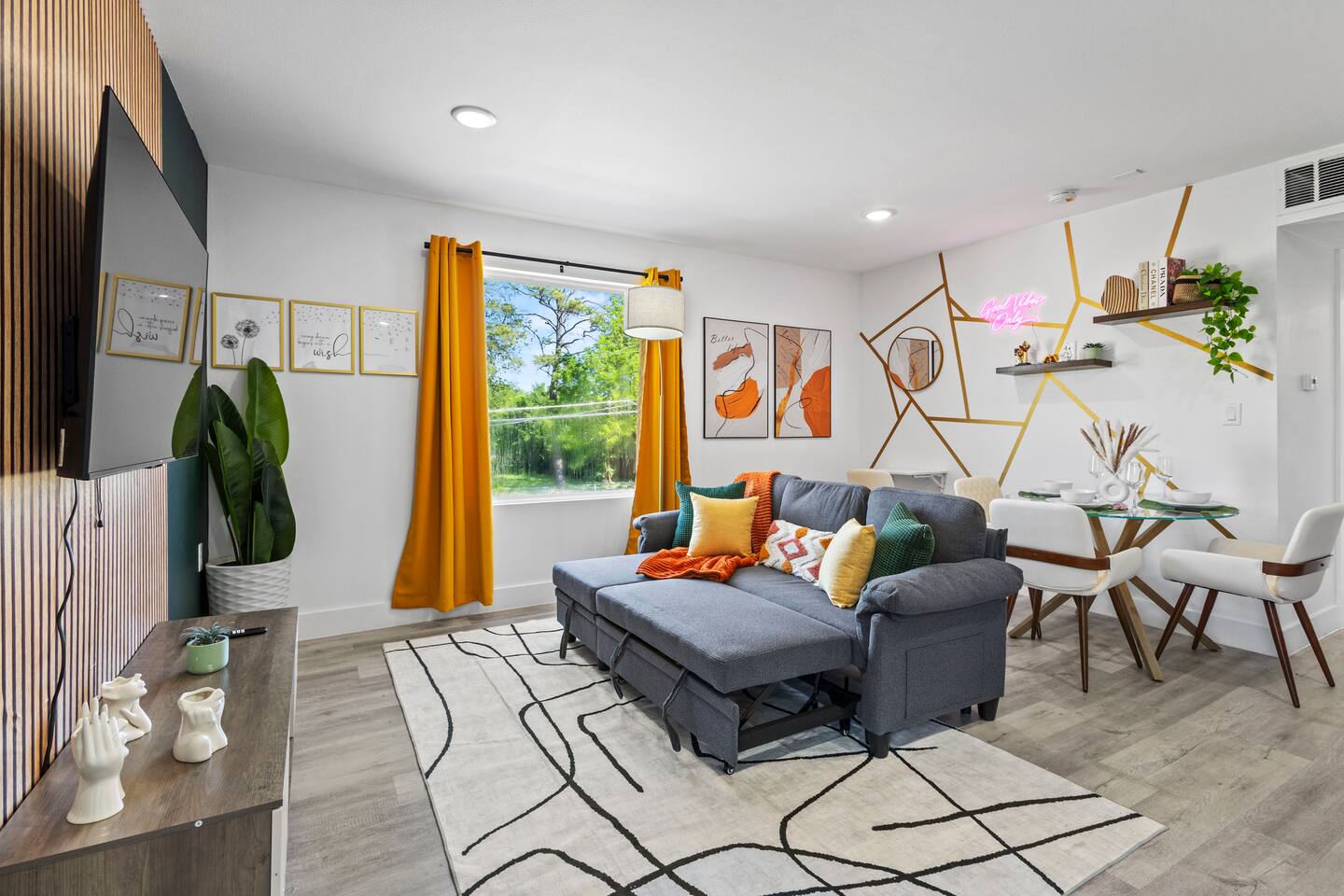 Modern Dallas Stay • King Bed • Free Parking