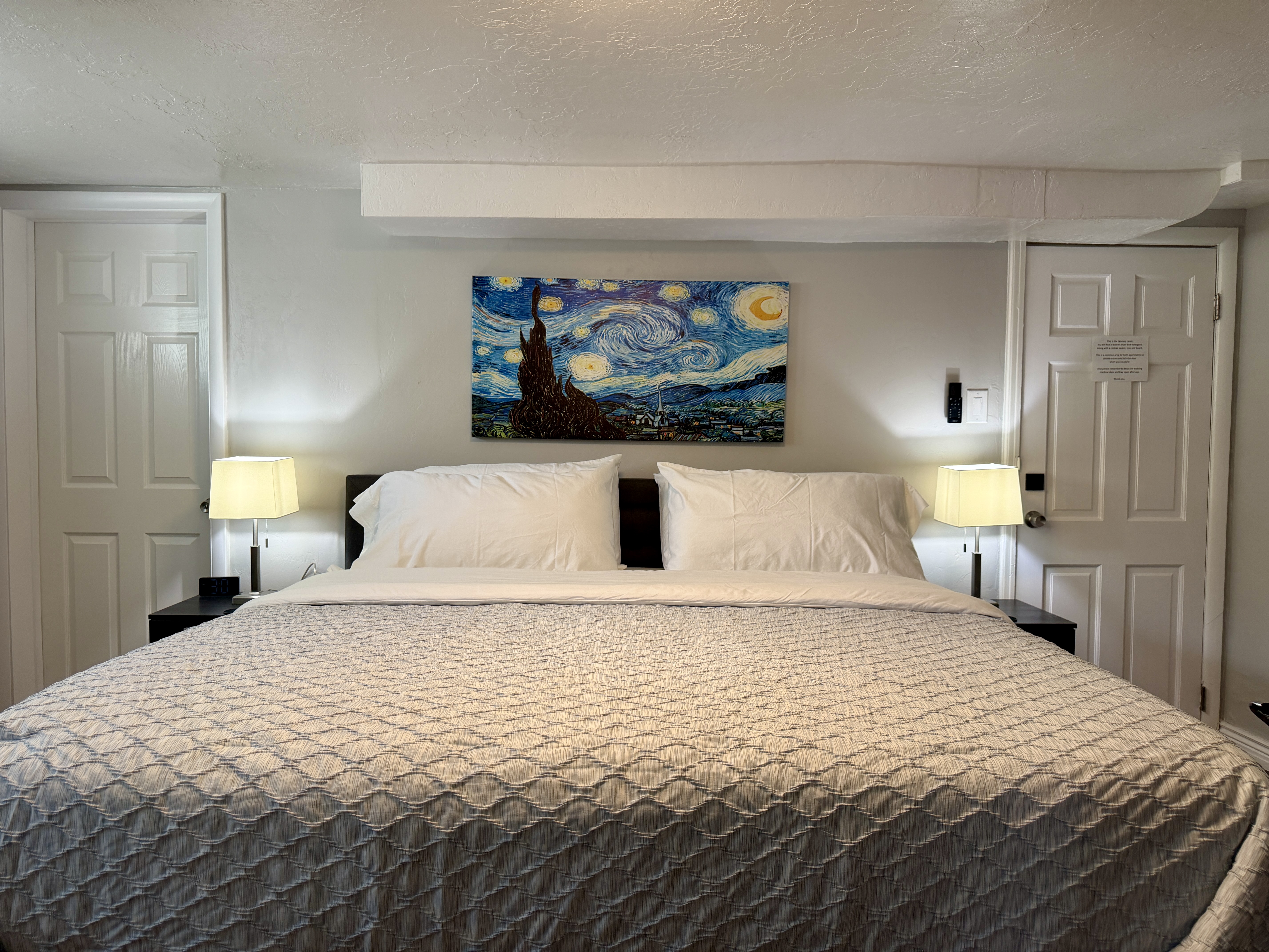 Cozy Basement Retreat • King Bed • Near TRAX