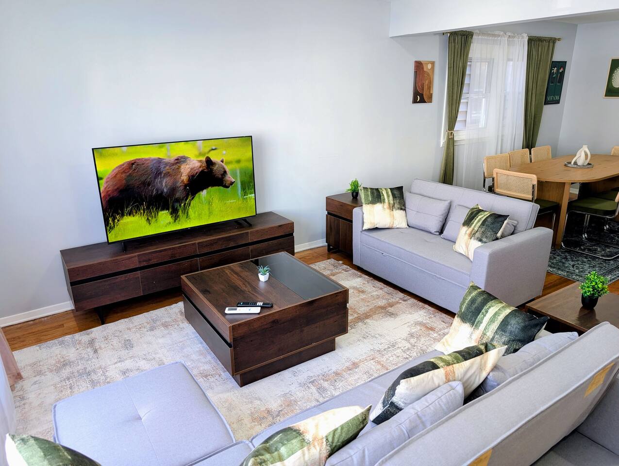 3BR Apt w/Parking near train station! Mins to NY!