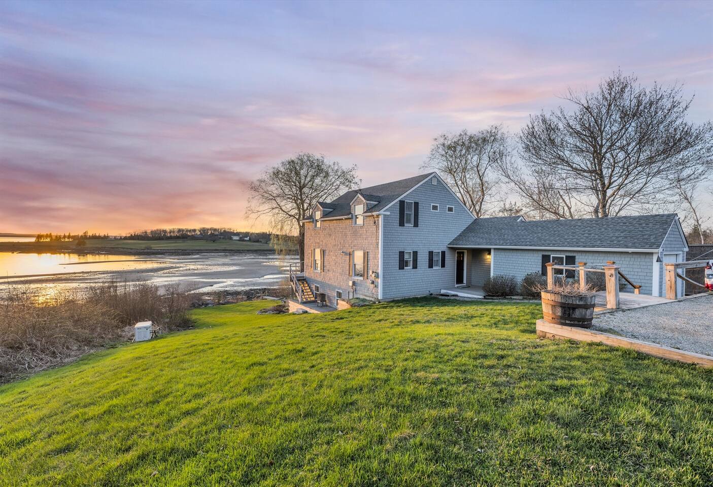 Spacious Oceanfront Home Stunning Sunset Views