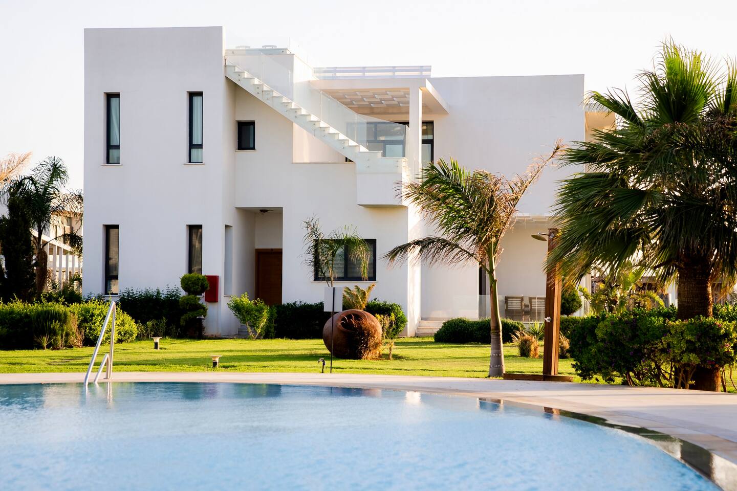 Moderne 2BR Wohnung in tollem Resort: Pool + Gym