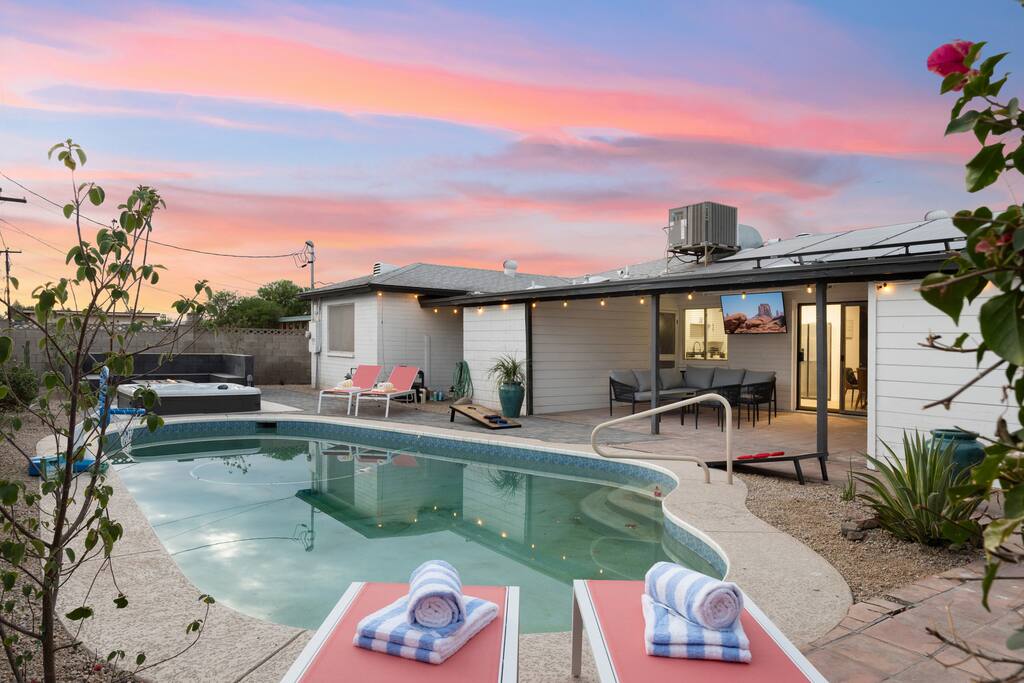 NEW Serene Sonoran Retreat - Sleeps 10/Allows Dogs