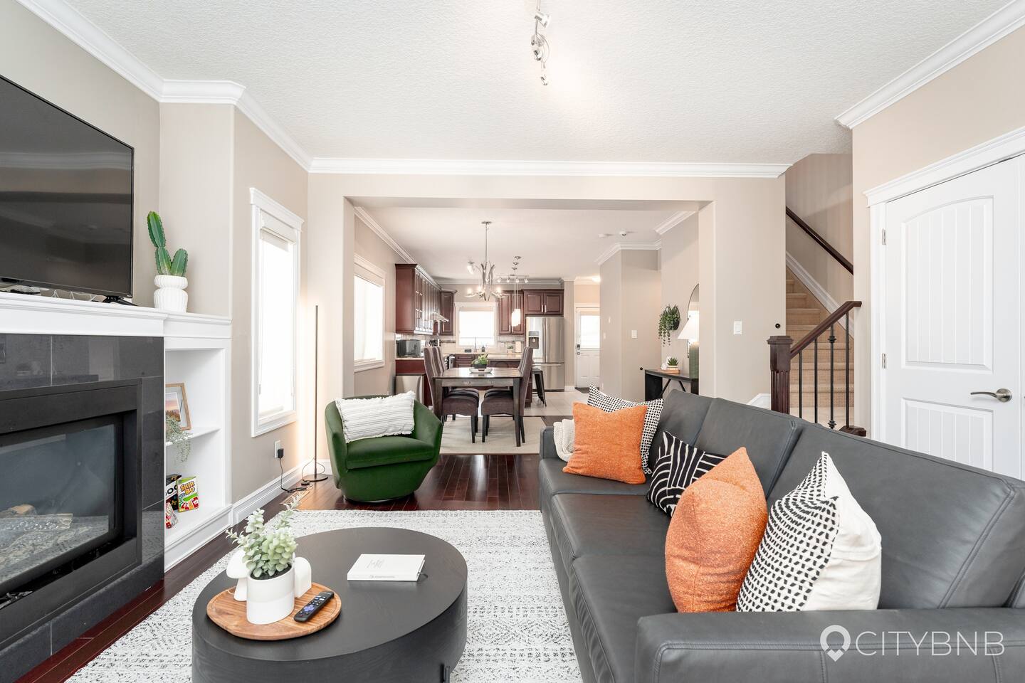 Mckernan | 3BR • Sleeps 6 • A/C + Garage