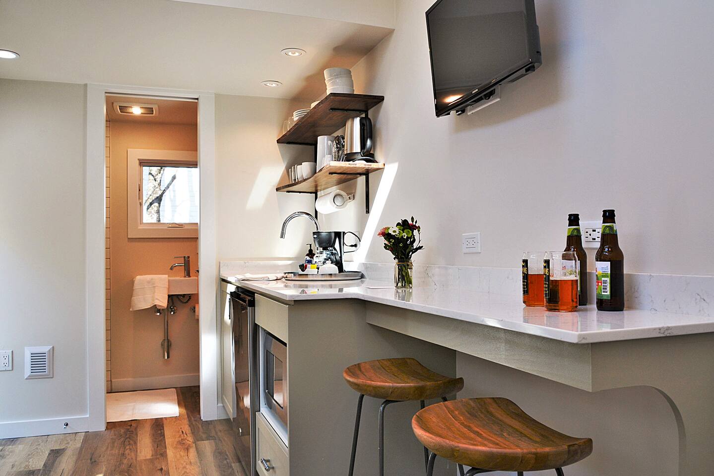 The Henry Tiny Home -Free Street Parking, walkable