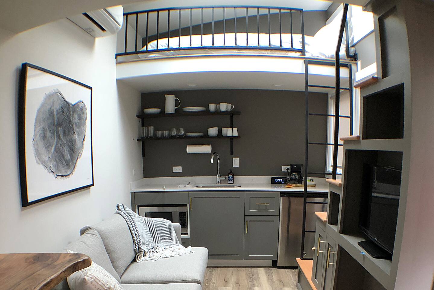 The Weidler Tiny Home - Free Street Parking!