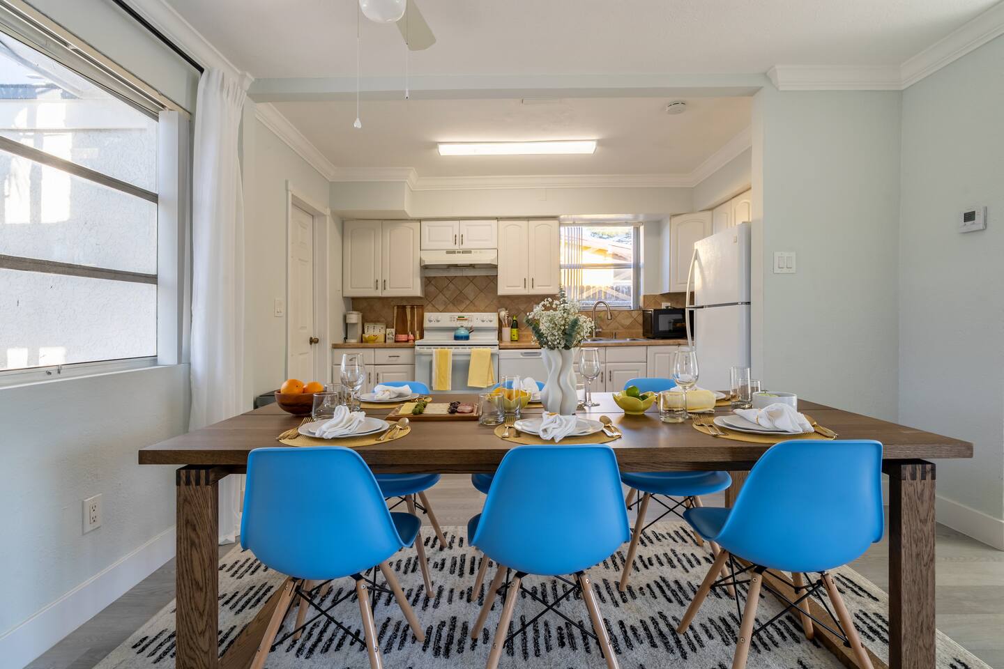 Tropical Retreat on Sheridan l Near Beach and Parks — photo 4