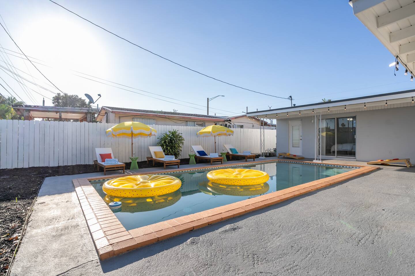Tropical Retreat on Sheridan l Near Beach and Parks — photo 1