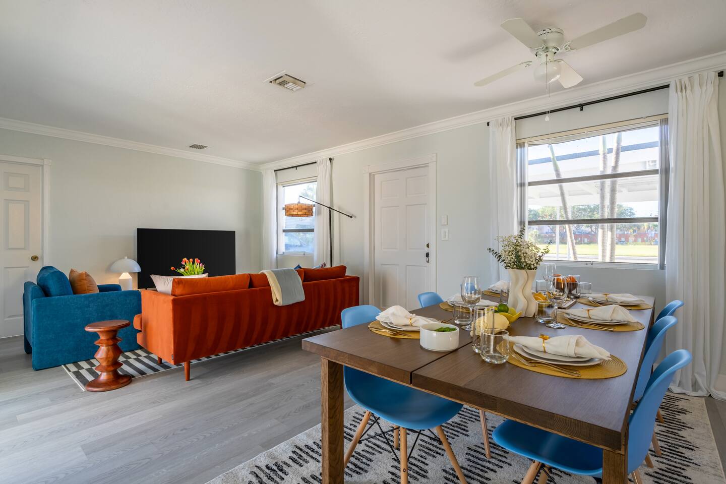 Tropical Retreat on Sheridan l Near Beach and Parks — photo 3