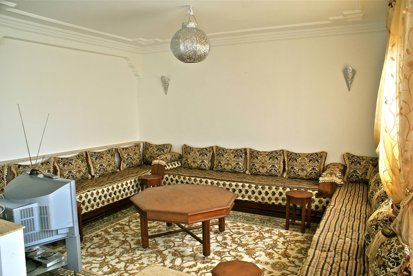 Chic 2BR Stay | w/Patio&Near Rabat | near soccer