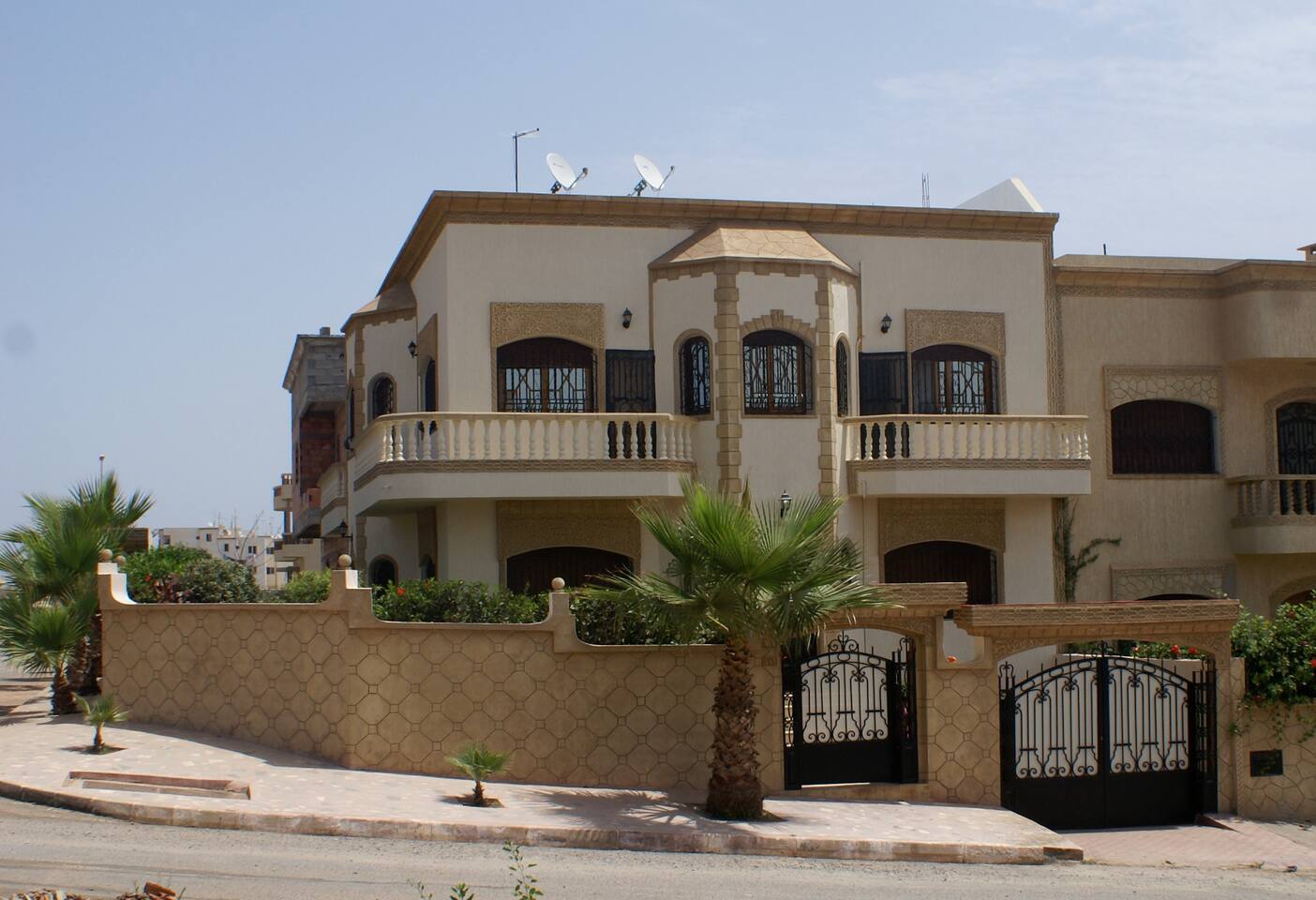 3BR Villa Yasmine | Sleeps 6 | Near Beach, soccer